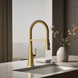 Graze Semi-professional kitchen sink faucet with three-function sprayhead - Vibrant Brushed Moderne Brass - image 2