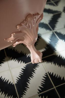 Artifacts ball-and-claw feet - image 23