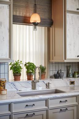 Crue Pull-down kitchen sink faucet with three-function sprayhead - image 22